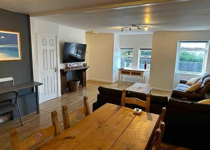 Netherby Grange Garden Apartment With Sea Views